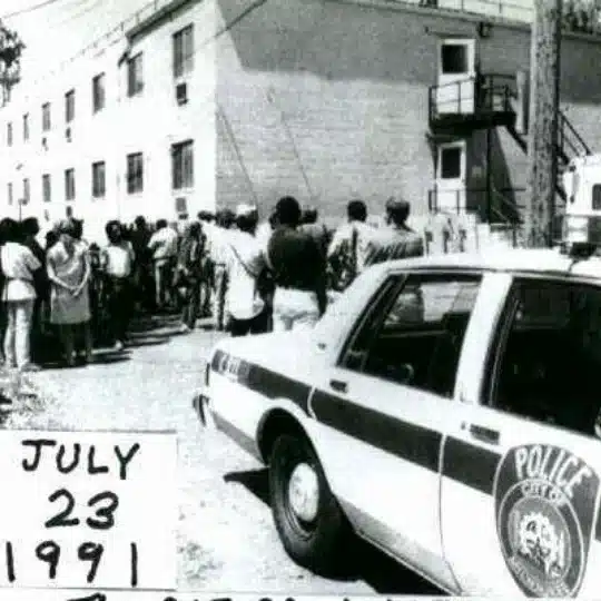 Jeffrey Dahmer 12 - فن العبارات وصول الشرطة إلى شقة جيفري دارمر
