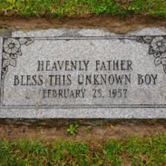 قبر الطفل THE BOY IN THE BOX