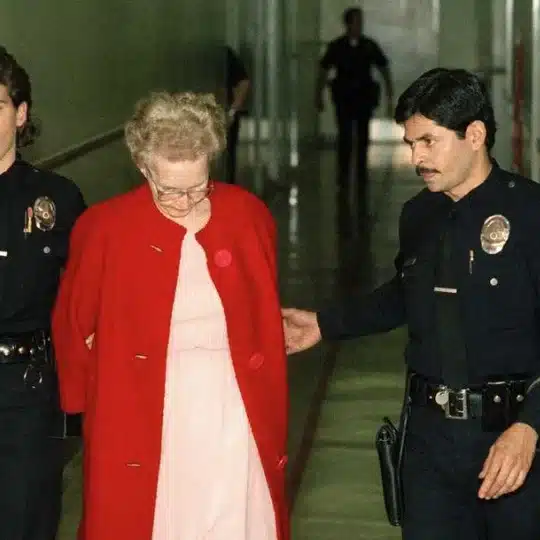 serial killer Dorothea Puente 11 - فن العبارات دوروثيا بوينتي وقت الترحيل إلى السجن