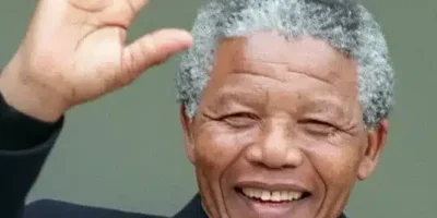 نيلسون مانديلا صانع السلام