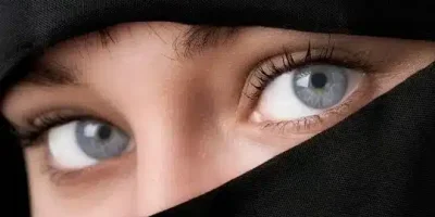 عبارات شعر عن جمال النقاب قصير