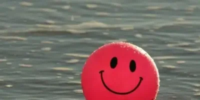 ما هو الرد على كلمة عاشت الاسامي